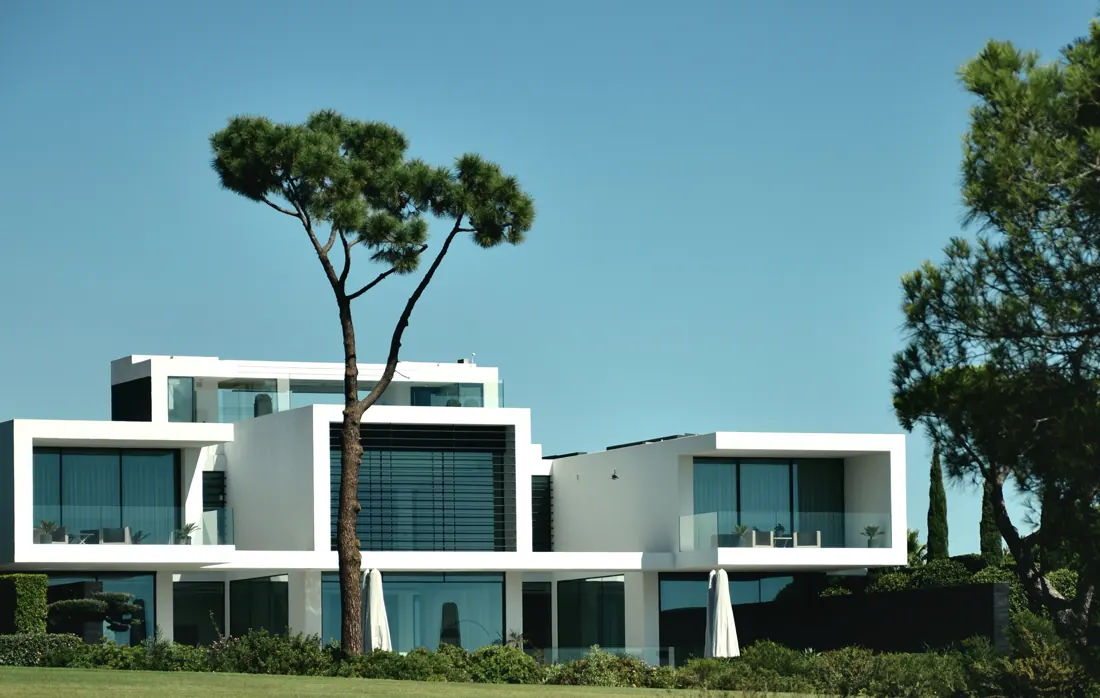 Immobilier — Immobilier d'exception — Biens résidentiels et commerciaux hors norme.